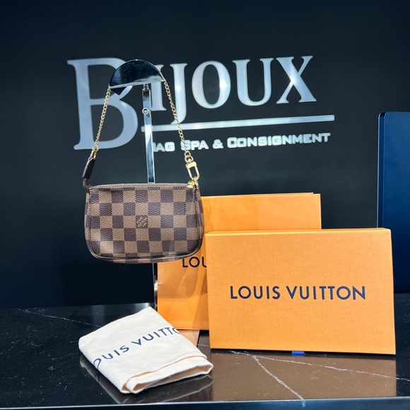 Louis Vuitton Mini Pochette Accessories - Picture 3 of 9